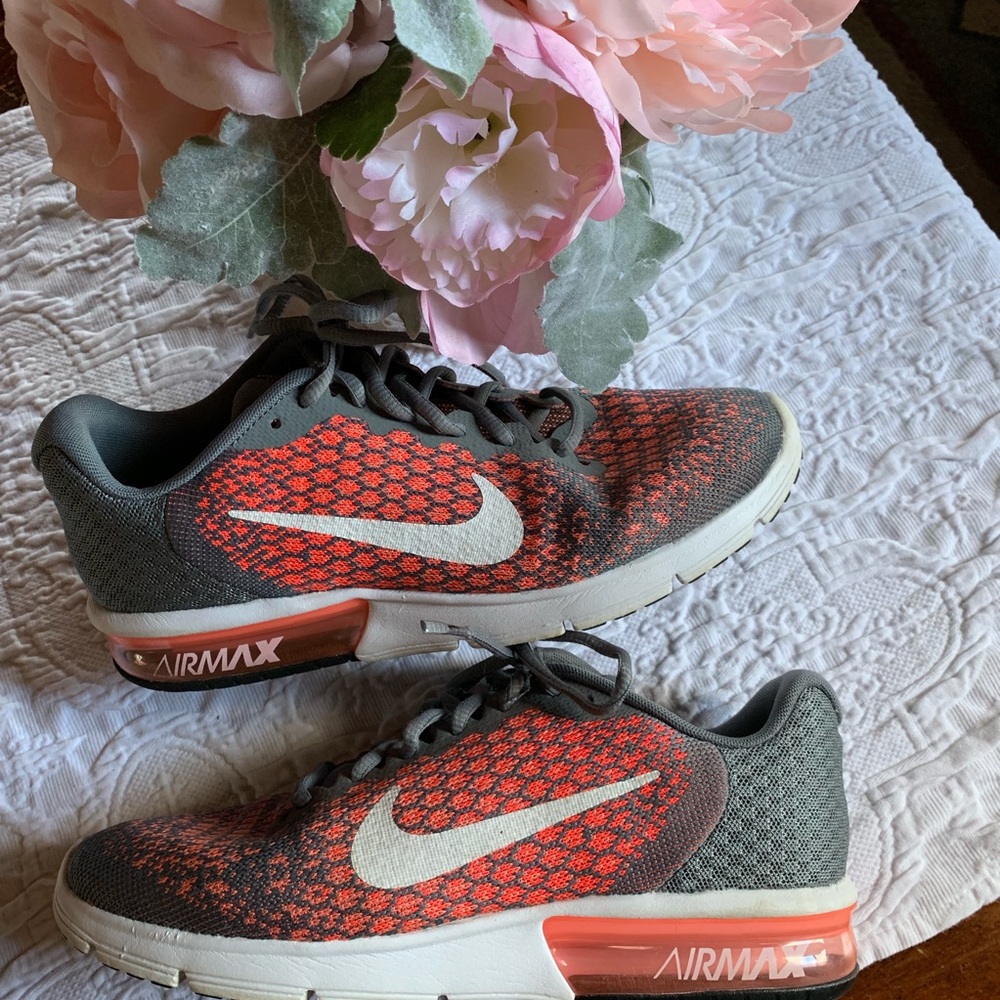 NIKE AIRMAX Running/Walking Sneakers